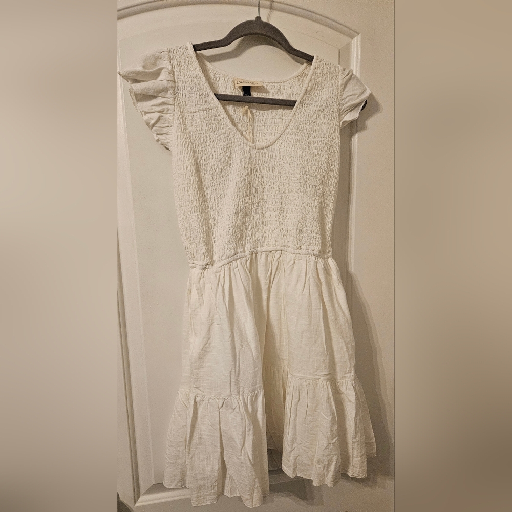 WHITE UNIVERSAL THREADS DRESS WOTH SEER SUCKER TOP AND RUFFLE BOTTOM SKIRT